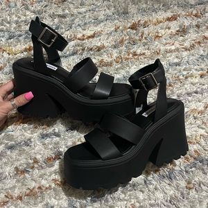 NEW STEVE MADDEN CHUNKY PLATFORMS